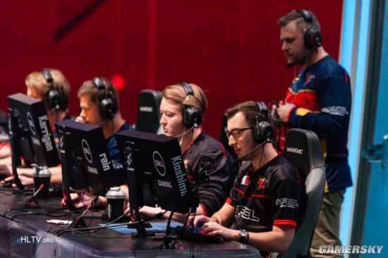 只玩真实！Bin曾和网友对喷维护Faker：Uzi和Faker都不配比何况一个吃鸡主播